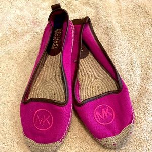 Micheal Kors slides 6.5